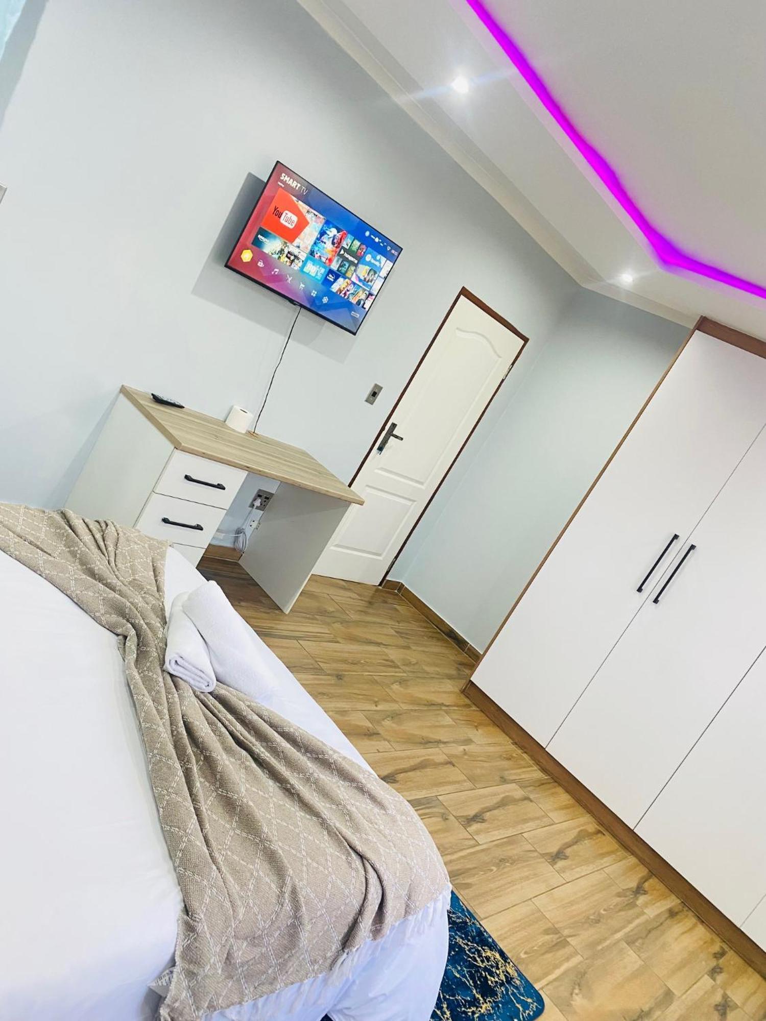 Airport Imperial Guest House كمبتون بارك المظهر الخارجي الصورة