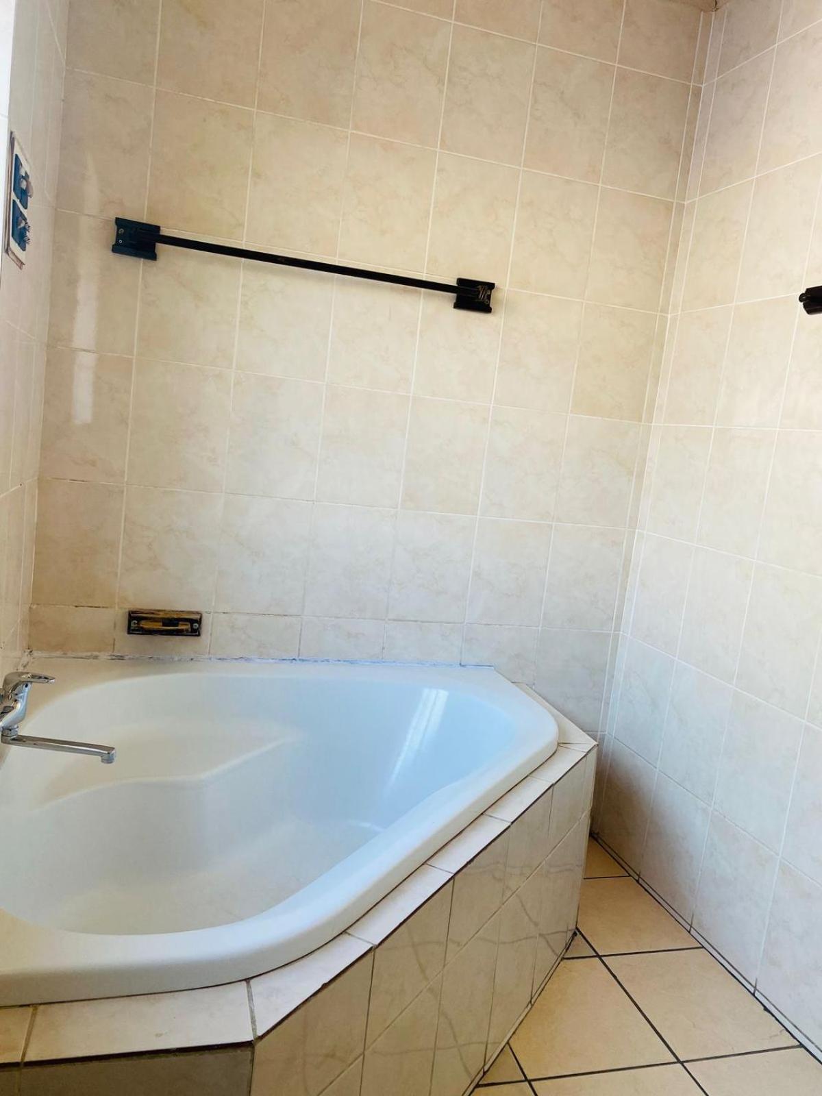 Airport Imperial Guest House كمبتون بارك المظهر الخارجي الصورة