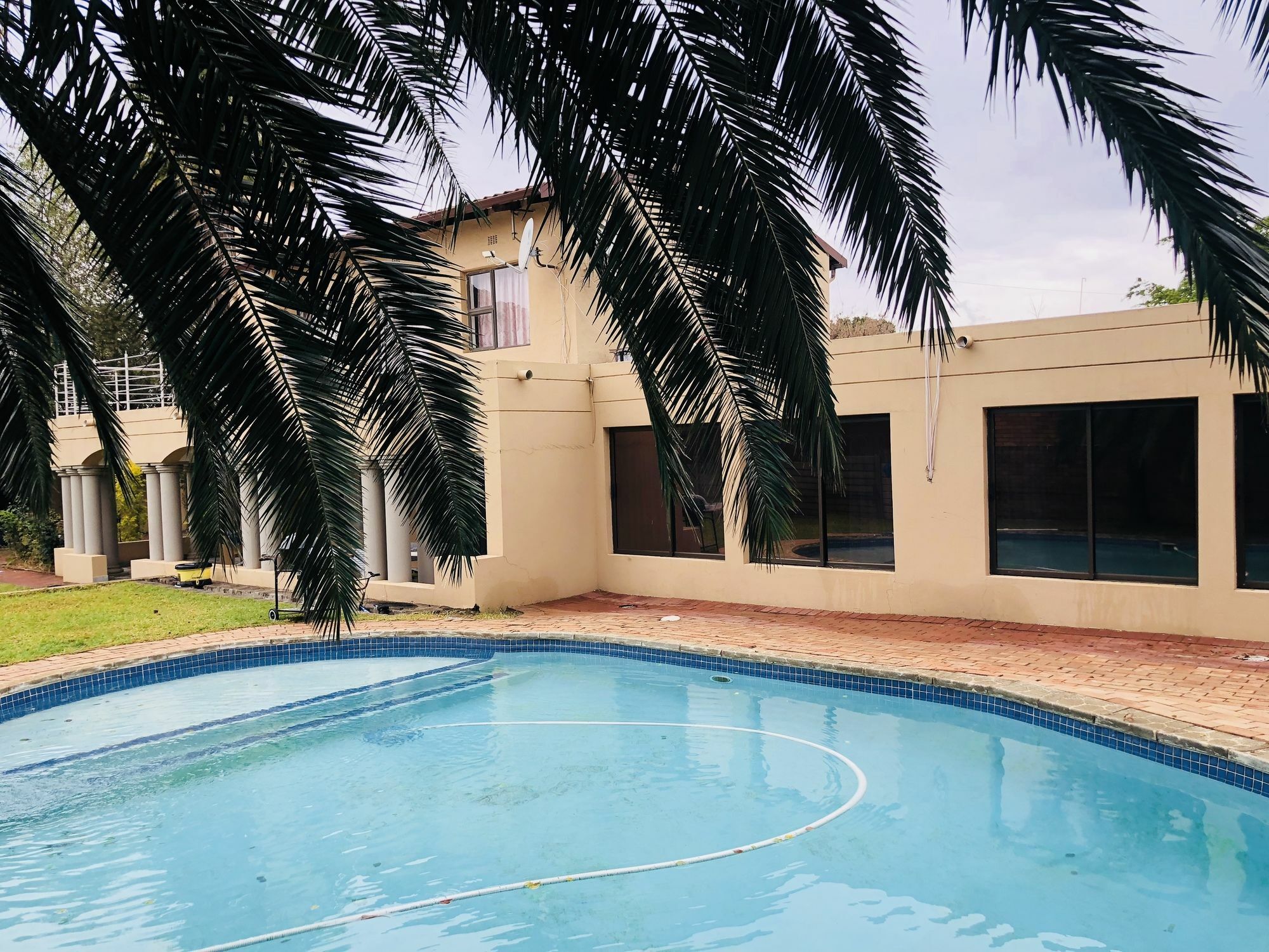 Airport Imperial Guest House كمبتون بارك المظهر الخارجي الصورة